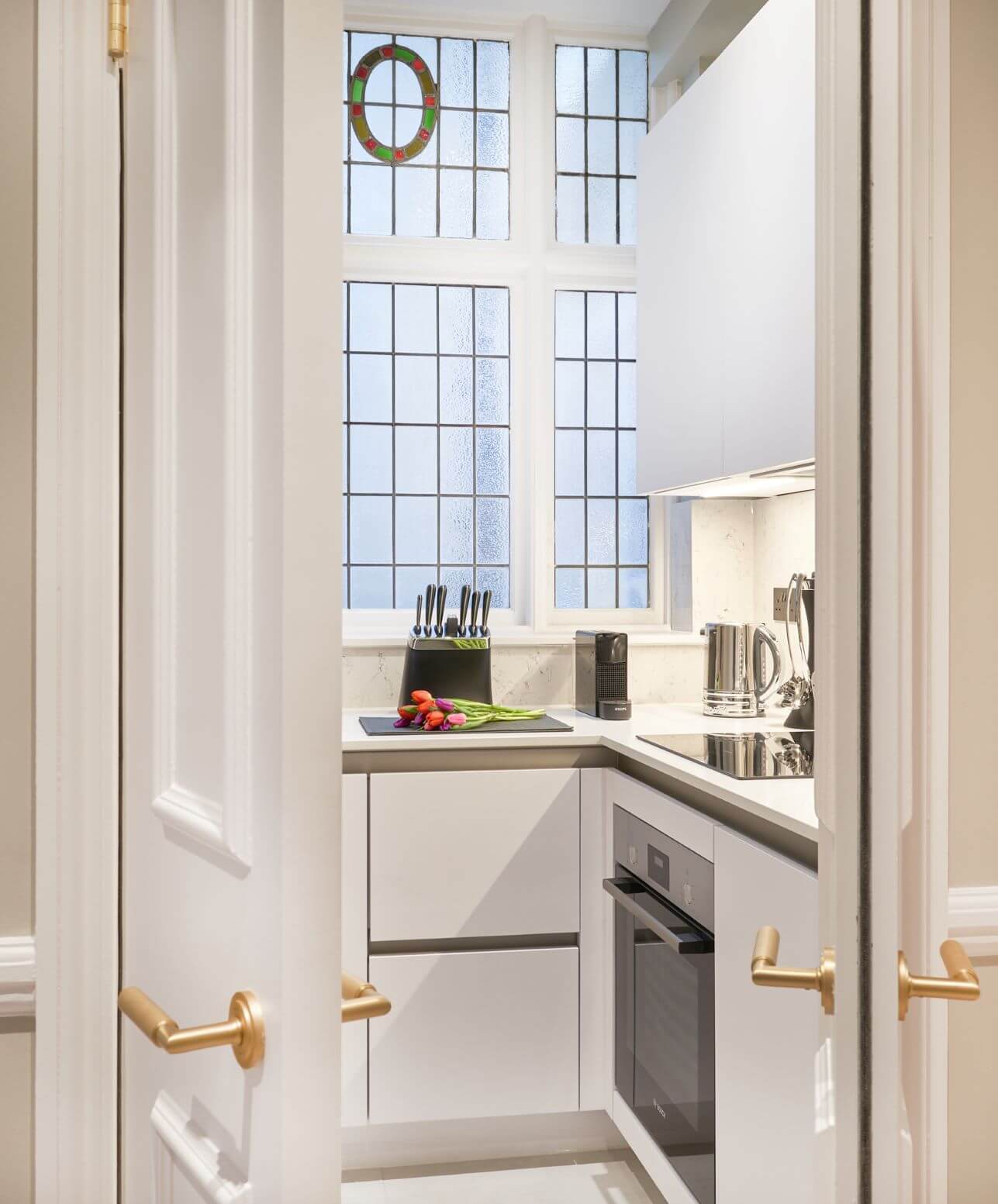 Fully equipped kitchen inside ground floor apartment at 11 Cadogan Gardens