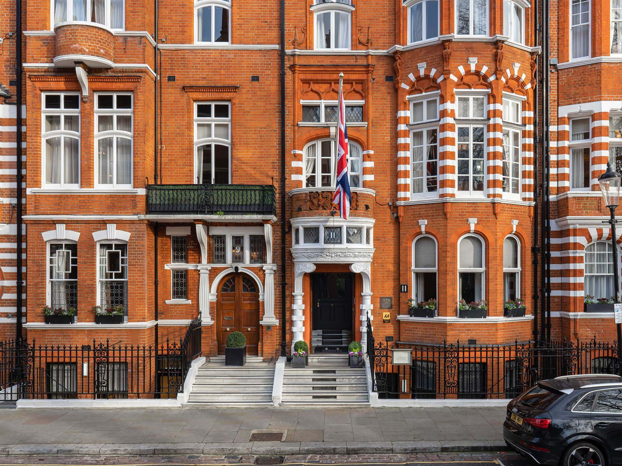 On street hotel entrance to 11 Cadogan Gardens